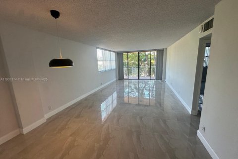 Снять в аренду кондоминиум в Норт-Майами, Флорида 2 спальни, 110.55м2, № 1964572 - фото 23