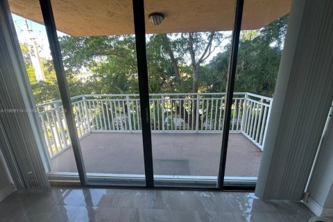 Снять в аренду кондоминиум в Норт-Майами, Флорида 2 спальни, 110.55м2, № 1964572 - фото 15