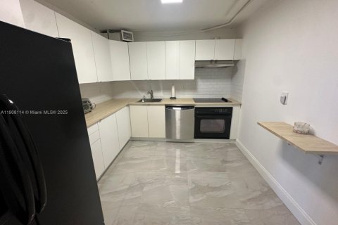 Снять в аренду кондоминиум в Норт-Майами, Флорида 2 спальни, 110.55м2, № 1964572 - фото 4