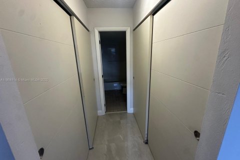 Снять в аренду кондоминиум в Норт-Майами, Флорида 2 спальни, 110.55м2, № 1964572 - фото 21