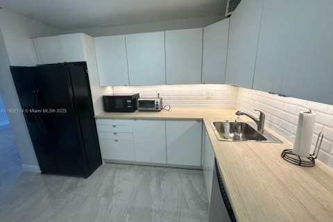 Снять в аренду кондоминиум в Норт-Майами, Флорида 2 спальни, 110.55м2, № 1964572 - фото 10