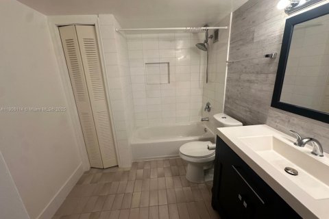 Снять в аренду кондоминиум в Норт-Майами, Флорида 2 спальни, 110.55м2, № 1964572 - фото 9