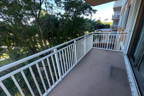 Снять в аренду кондоминиум в Норт-Майами, Флорида 2 спальни, 110.55м2, № 1964572 - фото 11