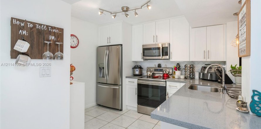 Condo à Miami, Floride, 3 chambres  № 2439377