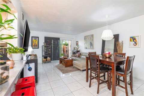 Copropriété à louer à Miami, Floride: 3 chambres, 104.05 m2 № 2439377 - photo 6