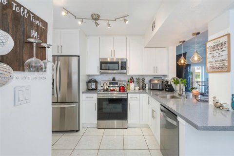Copropriété à louer à Miami, Floride: 3 chambres, 104.05 m2 № 2439377 - photo 2