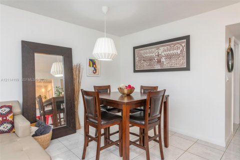Copropriété à louer à Miami, Floride: 3 chambres, 104.05 m2 № 2439377 - photo 8