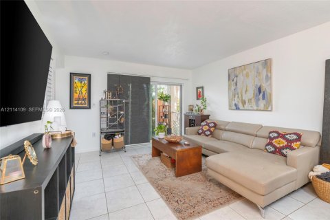 Copropriété à louer à Miami, Floride: 3 chambres, 104.05 m2 № 2439377 - photo 9