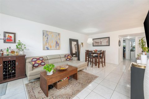Copropriété à louer à Miami, Floride: 3 chambres, 104.05 m2 № 2439377 - photo 10