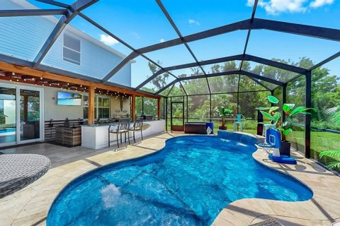 House in Apollo Beach, Florida 4 bedrooms, 252.6 sq.m. № 1898500 - photo 3