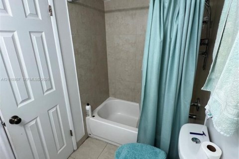 Copropriété à vendre à Miami, Floride: 3 chambres, 149.57 m2 № 2431301 - photo 7