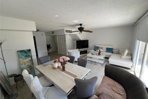 Condo à Miami, Floride, 3 chambres  № 2431301