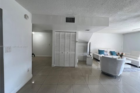 Copropriété à vendre à Miami, Floride: 3 chambres, 149.57 m2 № 2431301 - photo 2