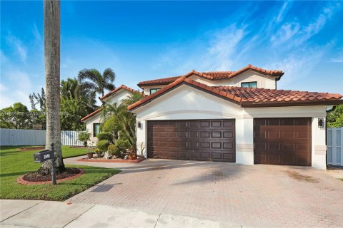 House in Miramar, Florida 5 bedrooms, 307.04 sq.m. № 1892794 - photo 5