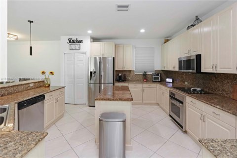 House in Miramar, Florida 5 bedrooms, 307.04 sq.m. № 1892794 - photo 16