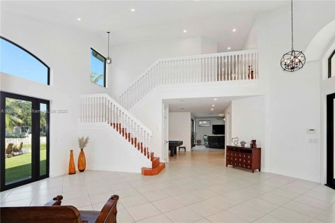 House in Miramar, Florida 5 bedrooms, 307.04 sq.m. № 1892794 - photo 18