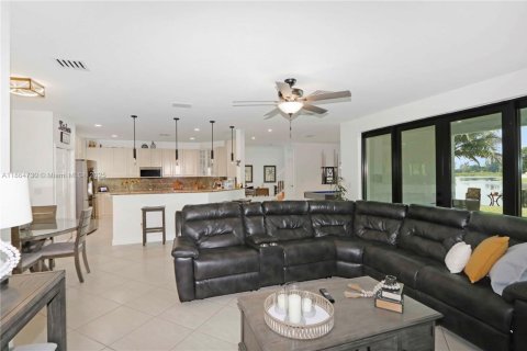 House in Miramar, Florida 5 bedrooms, 307.04 sq.m. № 1892794 - photo 25