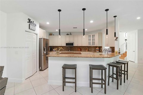 House in Miramar, Florida 5 bedrooms, 307.04 sq.m. № 1892794 - photo 15