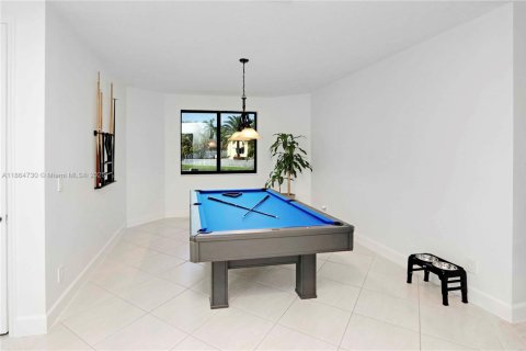 House in Miramar, Florida 5 bedrooms, 307.04 sq.m. № 1892794 - photo 22
