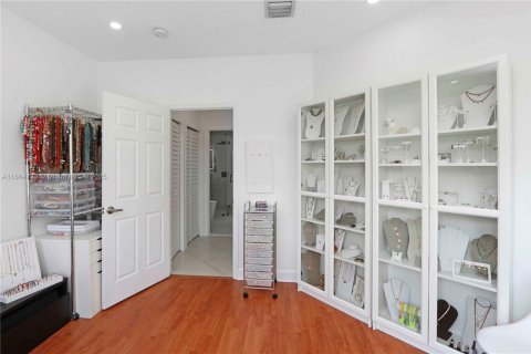House in Miramar, Florida 5 bedrooms, 307.04 sq.m. № 1892794 - photo 28