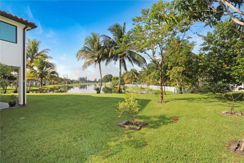 House in Miramar, Florida 5 bedrooms, 307.04 sq.m. № 1892794 - photo 3