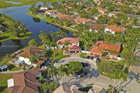 House in Miramar, Florida 5 bedrooms, 307.04 sq.m. № 1892794 - photo 6