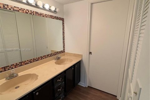 Copropriété à vendre à Coral Springs, Floride: 3 chambres, 115.66 m2 № 2052036 - photo 16