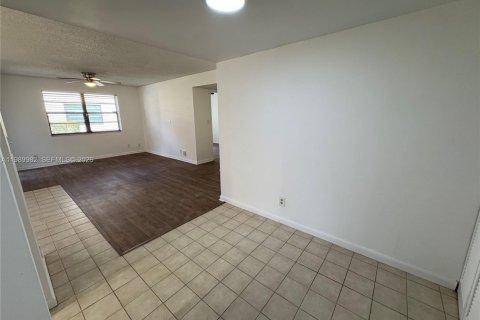Copropriété à vendre à Coral Springs, Floride: 3 chambres, 115.66 m2 № 2052036 - photo 2