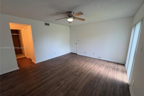 Copropriété à vendre à Coral Springs, Floride: 3 chambres, 115.66 m2 № 2052036 - photo 15