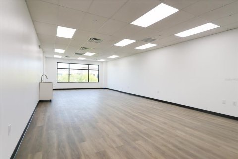 Commercial property in Orlando, Florida 92.34 sq.m. № 2147686 - photo 10