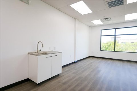 Commercial property in Orlando, Florida 92.34 sq.m. № 2147686 - photo 12