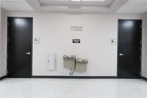 Commercial property in Orlando, Florida 92.34 sq.m. № 2147686 - photo 16