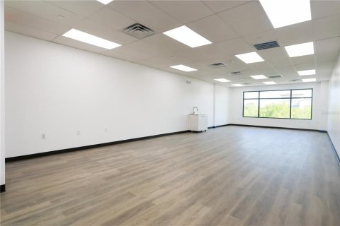 Commercial property in Orlando, Florida 92.34 sq.m. № 2147686 - photo 11