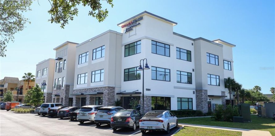 Commercial property in Orlando, Florida 92.34 sq.m. № 2147686