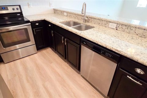 Townhouse in Winter Springs, Florida 3 bedrooms, 133.31 sq.m. № 1905700 - photo 3