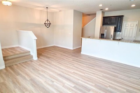 Townhouse in Winter Springs, Florida 3 bedrooms, 133.31 sq.m. № 1905700 - photo 5