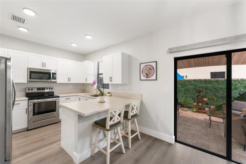 Touwnhouse à vendre à Miami, Floride: 3 chambres, 158.31 m2 № 1642405 - photo 9