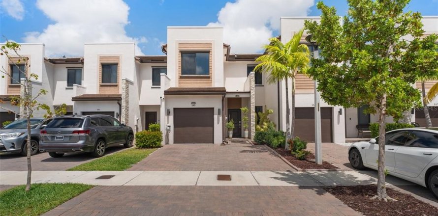 Touwnhouse à Miami, Floride 3 chambres, 158.31 m2 № 1642405