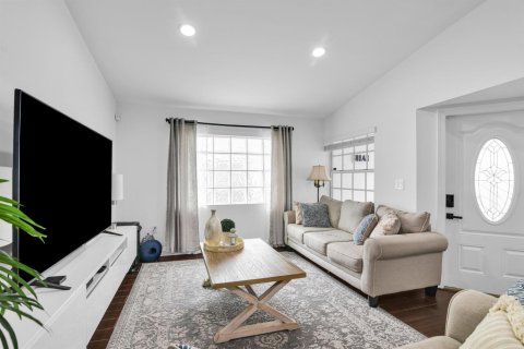 Casa en venta en Pembroke Pines, Florida, 4 dormitorios, 140.28 m2 № 2245918 - foto 3