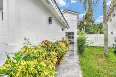 Casa en venta en Pembroke Pines, Florida, 4 dormitorios, 140.28 m2 № 2245918 - foto 2