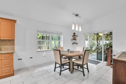 Casa en venta en Pembroke Pines, Florida, 4 dormitorios, 140.28 m2 № 2245918 - foto 8