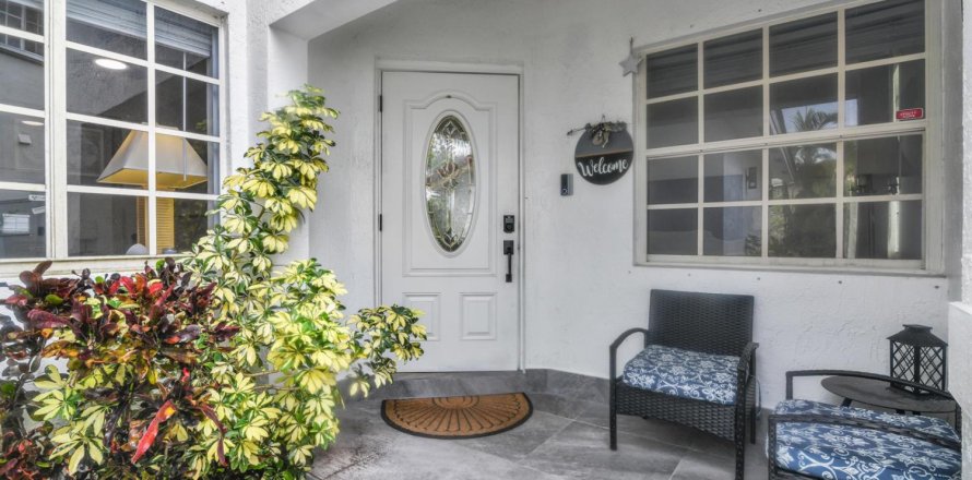 Casa en Pembroke Pines, Florida 4 dormitorios, 140.28 m2 № 2245918