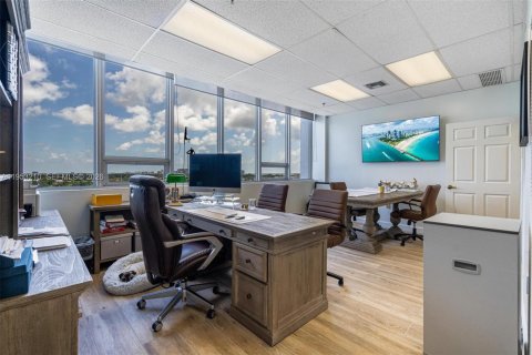 Immobilier commercial à vendre à Fort Lauderdale, Floride № 2008116 - photo 4