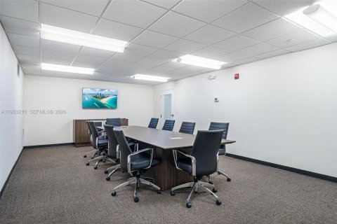 Immobilier commercial à vendre à Fort Lauderdale, Floride № 2008116 - photo 28