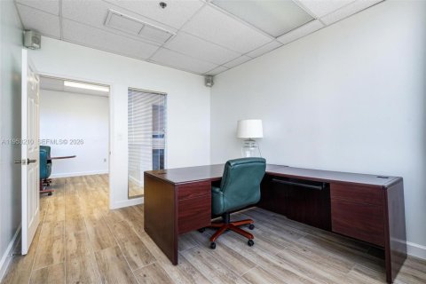 Immobilier commercial à vendre à Fort Lauderdale, Floride № 2008116 - photo 17