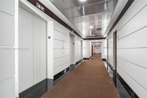 Immobilier commercial à vendre à Fort Lauderdale, Floride № 2008116 - photo 20