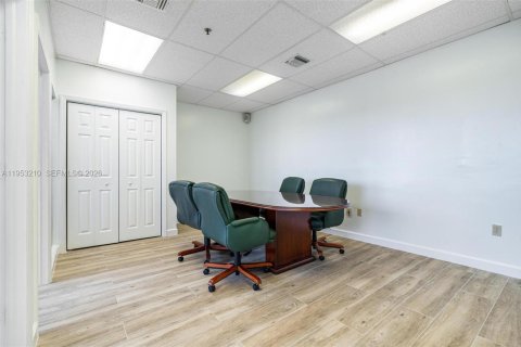 Immobilier commercial à vendre à Fort Lauderdale, Floride № 2008116 - photo 11