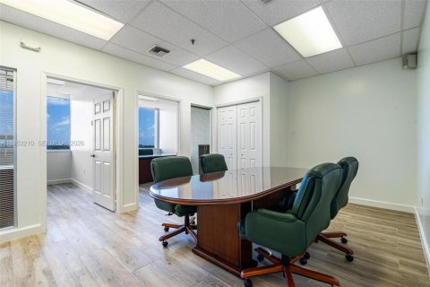 Immobilier commercial à vendre à Fort Lauderdale, Floride № 2008116 - photo 12