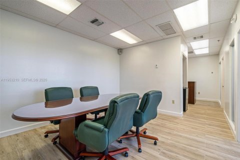 Immobilier commercial à vendre à Fort Lauderdale, Floride № 2008116 - photo 18