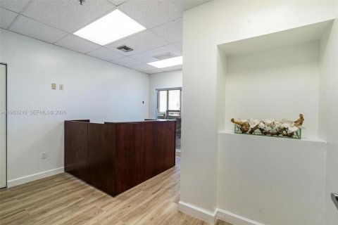 Immobilier commercial à vendre à Fort Lauderdale, Floride № 2008116 - photo 8